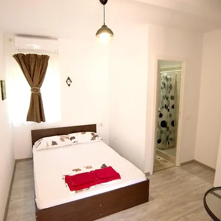 Cozy Studio In 12 M² + Garden * Constanţa